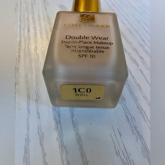 Estee Lauder Double Wear Foundation 1C0 Shell Nearly New - Picture 2 of 7